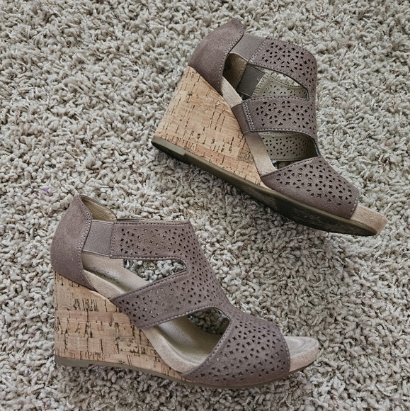 Life Stride Shoes - Life Stride Soft System Tan Wedge Sandals- size 7
